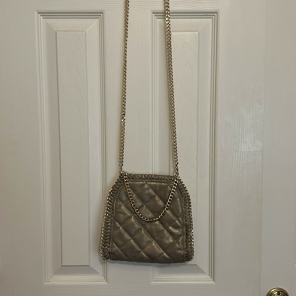 Super cute going out top handle AND crossbody hand bag!